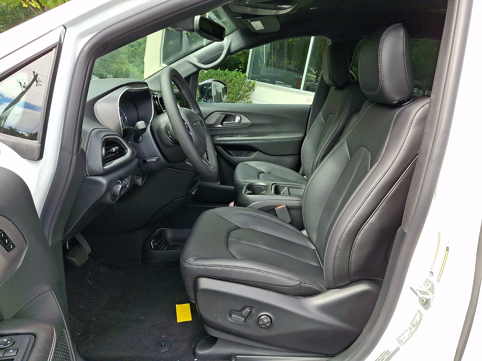 New 2027 Chrysler Pacifica Select FWD image 9