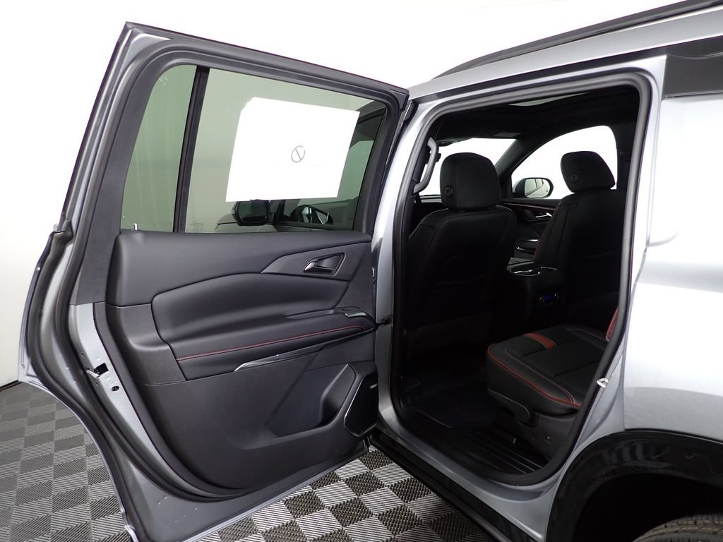 New 2027 Chevrolet Traverse RS w/ LPO, Floor Liner Package AWD/4WD image 35