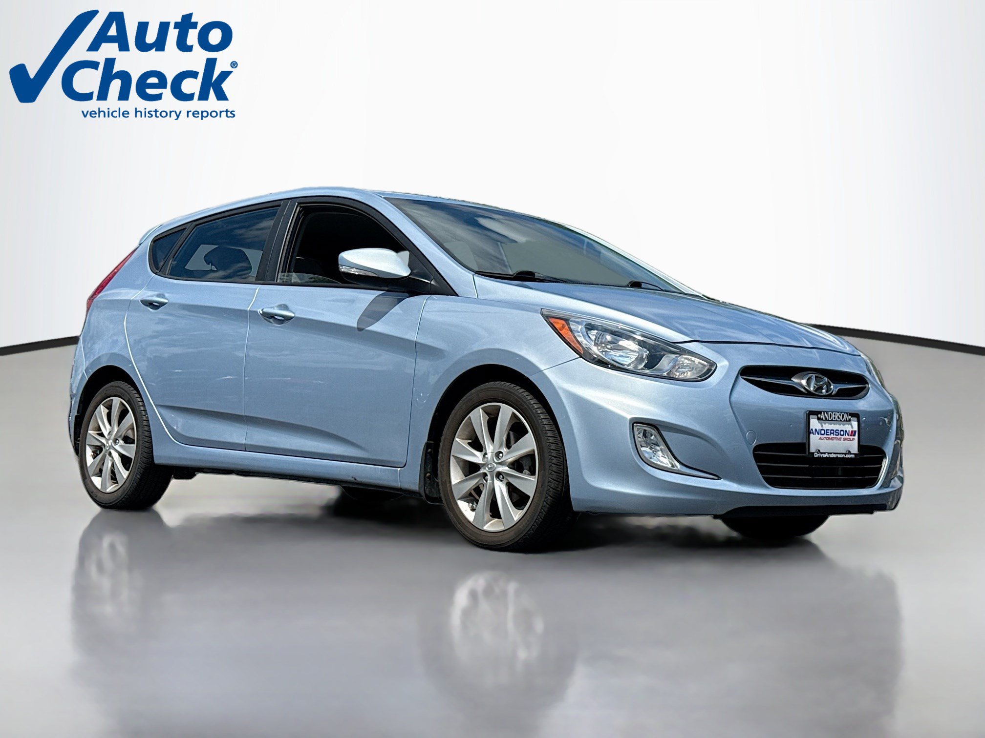 Used 2013 Hyundai Accent SE FWD image 1