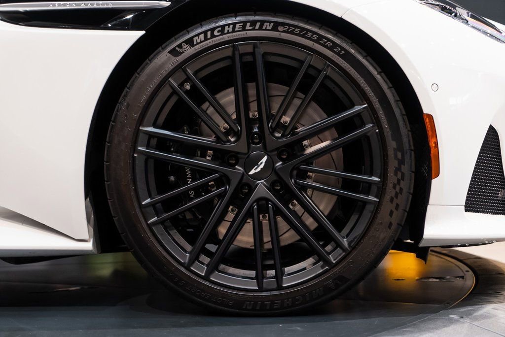 Used 2024 Aston Martin DB12 Convertible image 15