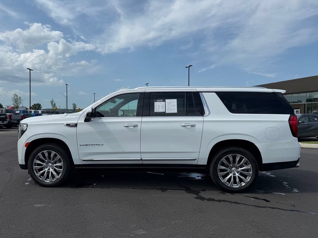 Used 2022 GMC Yukon XL Denali AWD/4WD image 8