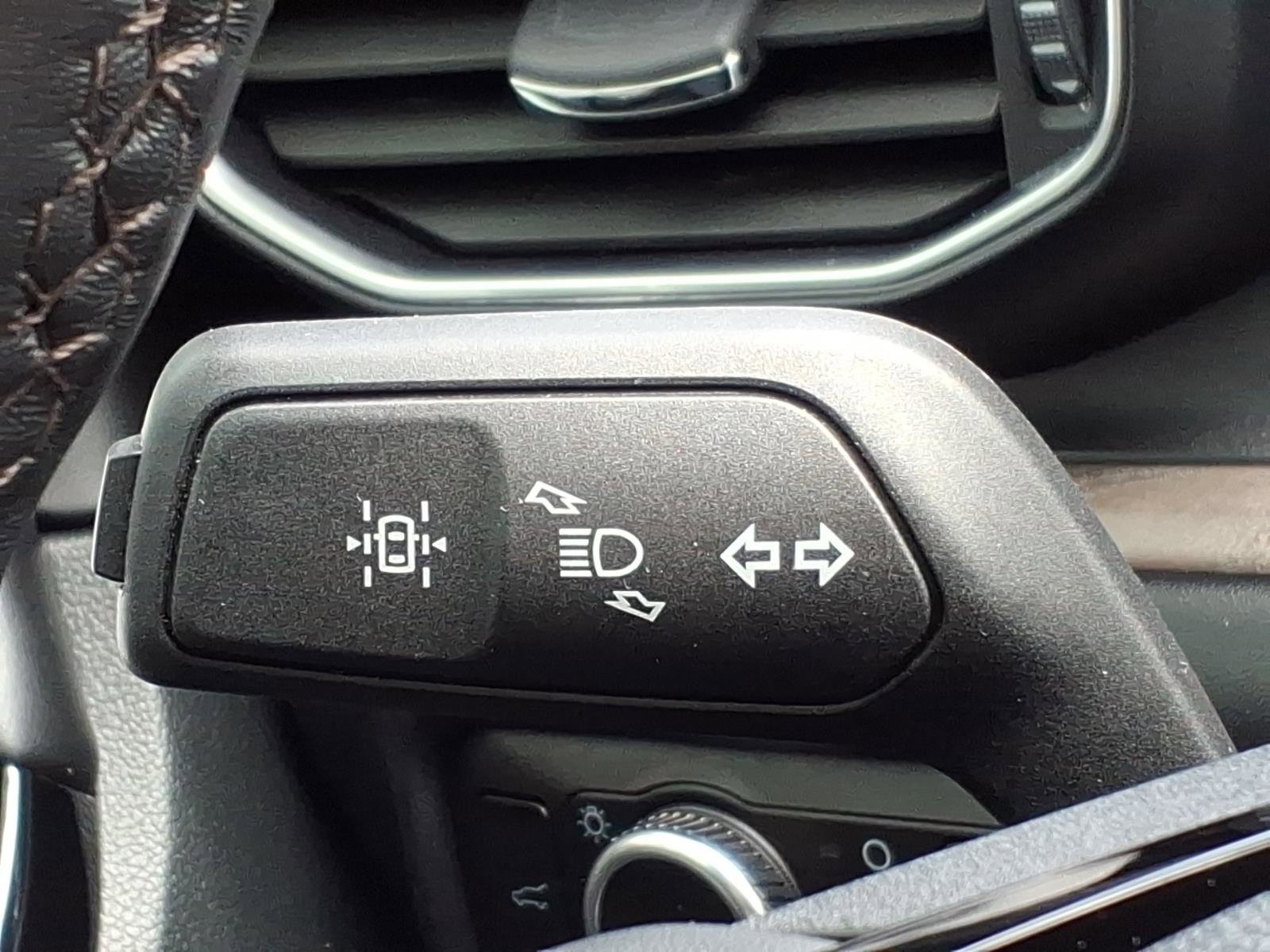 Used 2023 Ford Explorer Platinum w/ Technology Package AWD/4WD image 28