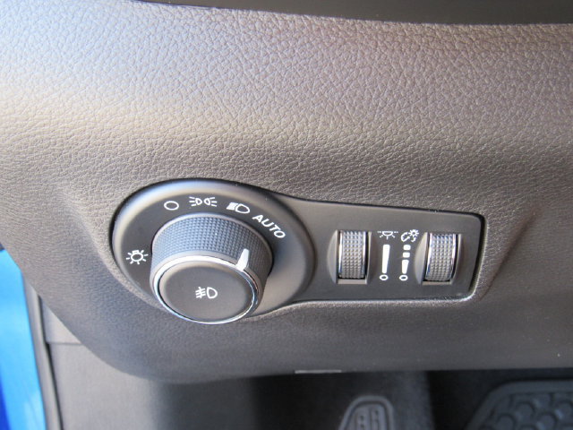 Used 2024 Jeep Compass Latitude w/ Convenience Group AWD/4WD image 28