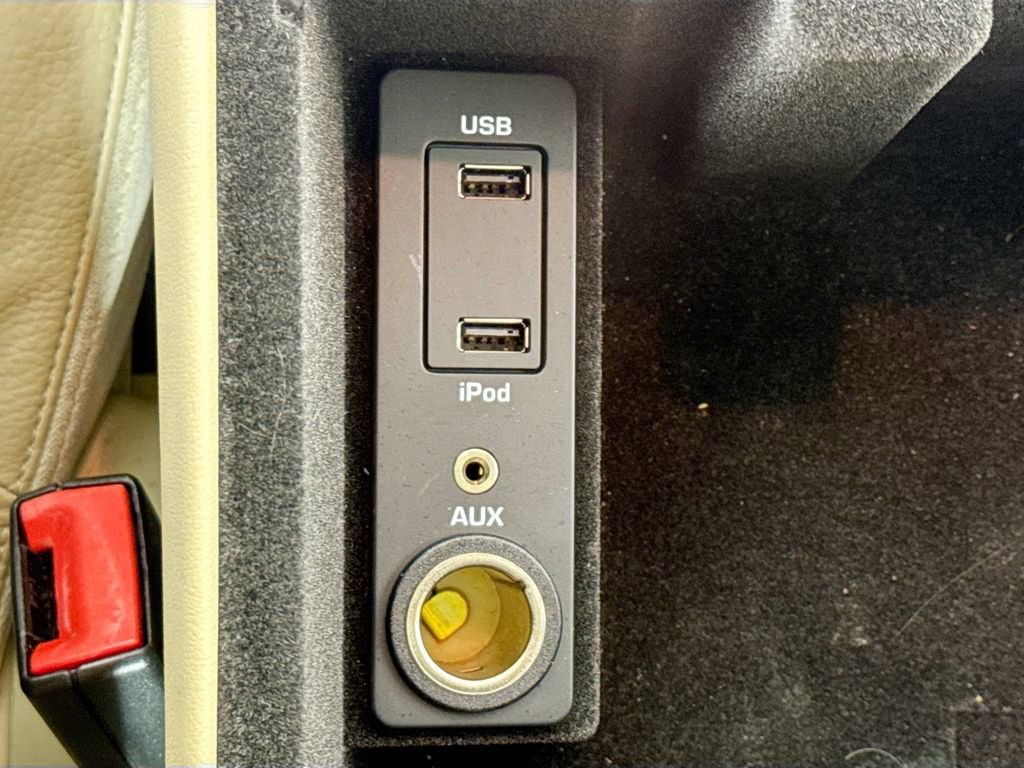 Used 2012 Jaguar XF image 17