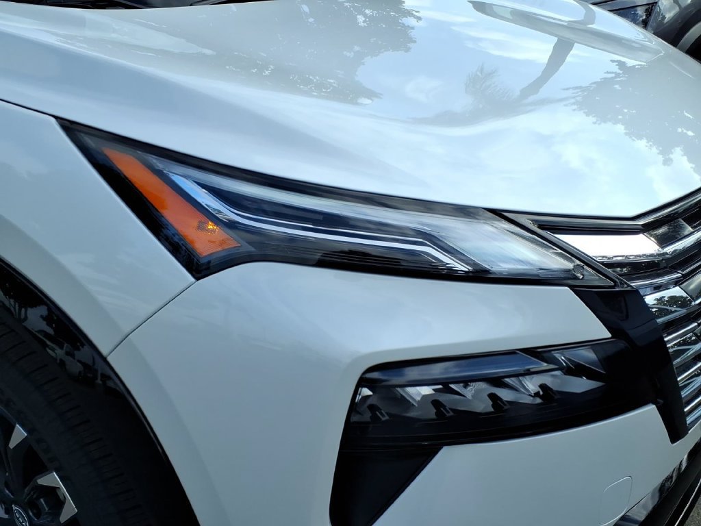 New 2026 Nissan Rogue Platinum AWD/4WD image 2