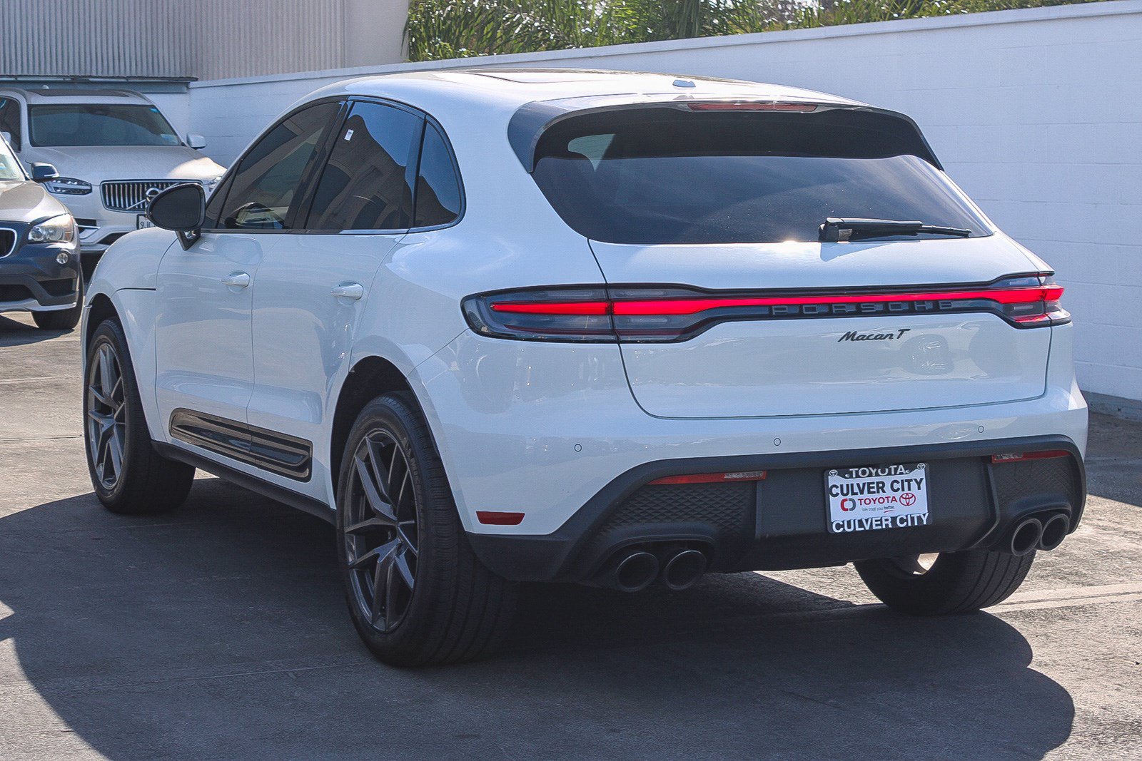 Used 2023 Porsche Macan Turbo AWD/4WD image 7