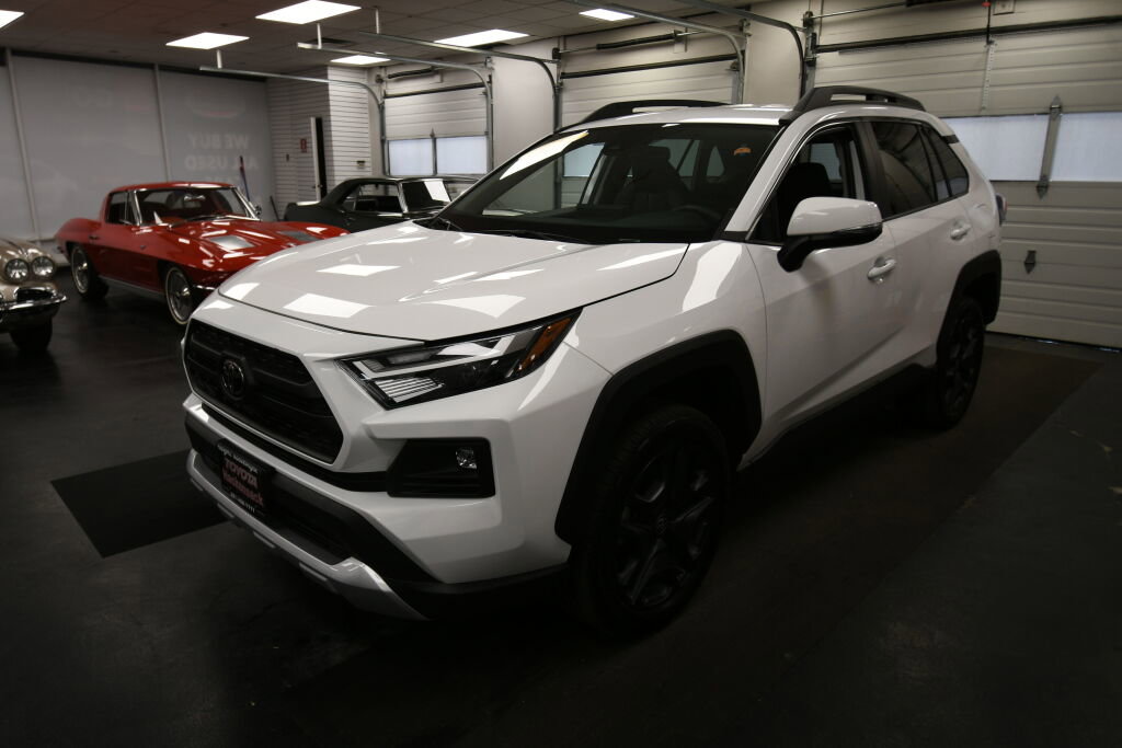 Used 2024 Toyota RAV4 Adventure AWD/4WD image 4
