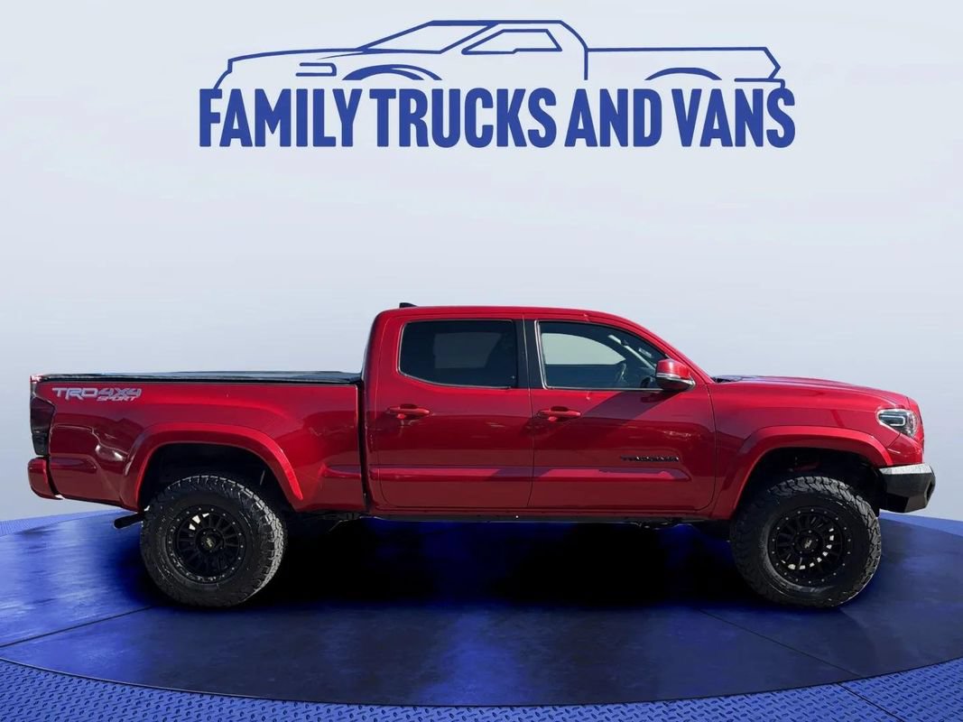 Used 2017 Toyota Tacoma TRD Sport AWD/4WD image 6