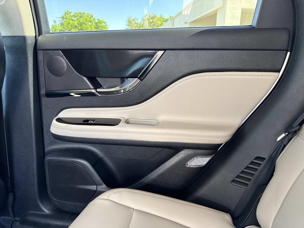 New 2026 Lincoln Corsair Premiere image 15