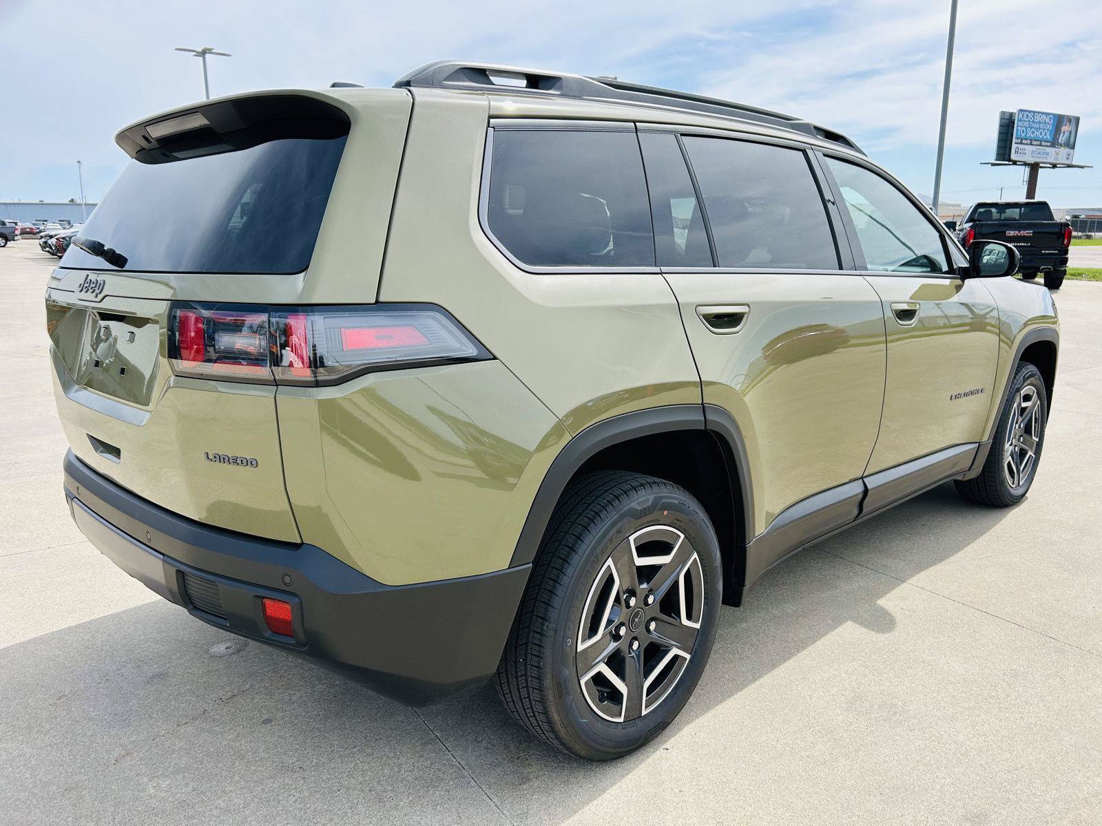 New 2026 Jeep Cherokee Laredo AWD/4WD image 37