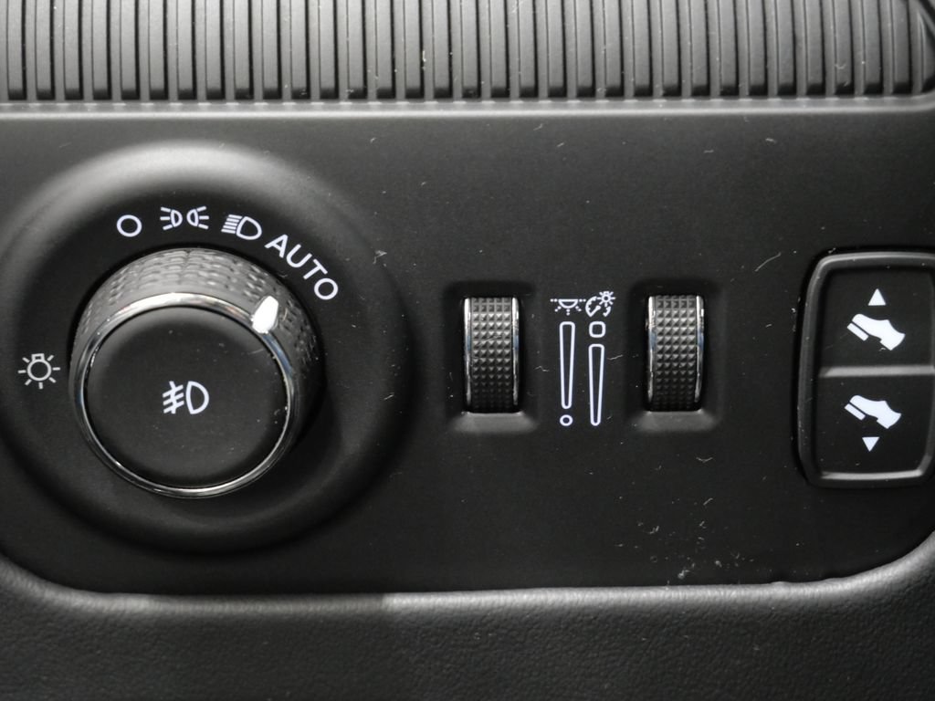 Used 2022 Jeep Grand Wagoneer Series II AWD/4WD image 13