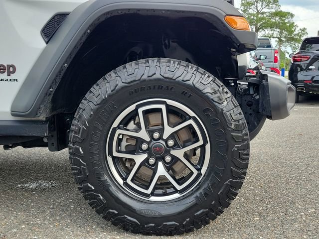 Used 2025 Jeep Wrangler Unlimited Rubicon w/ Convenience Group AWD/4WD image 6