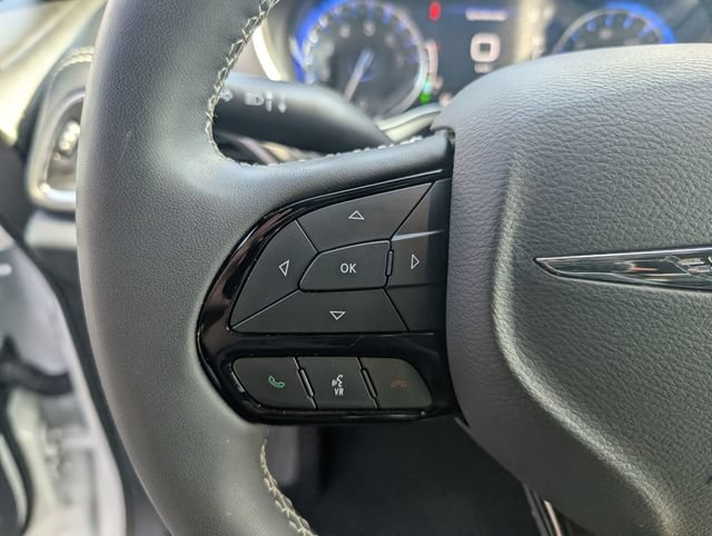 Used 2023 Chrysler Pacifica Limited w/ Uconnect Theater Family Group AWD/4WD image 10