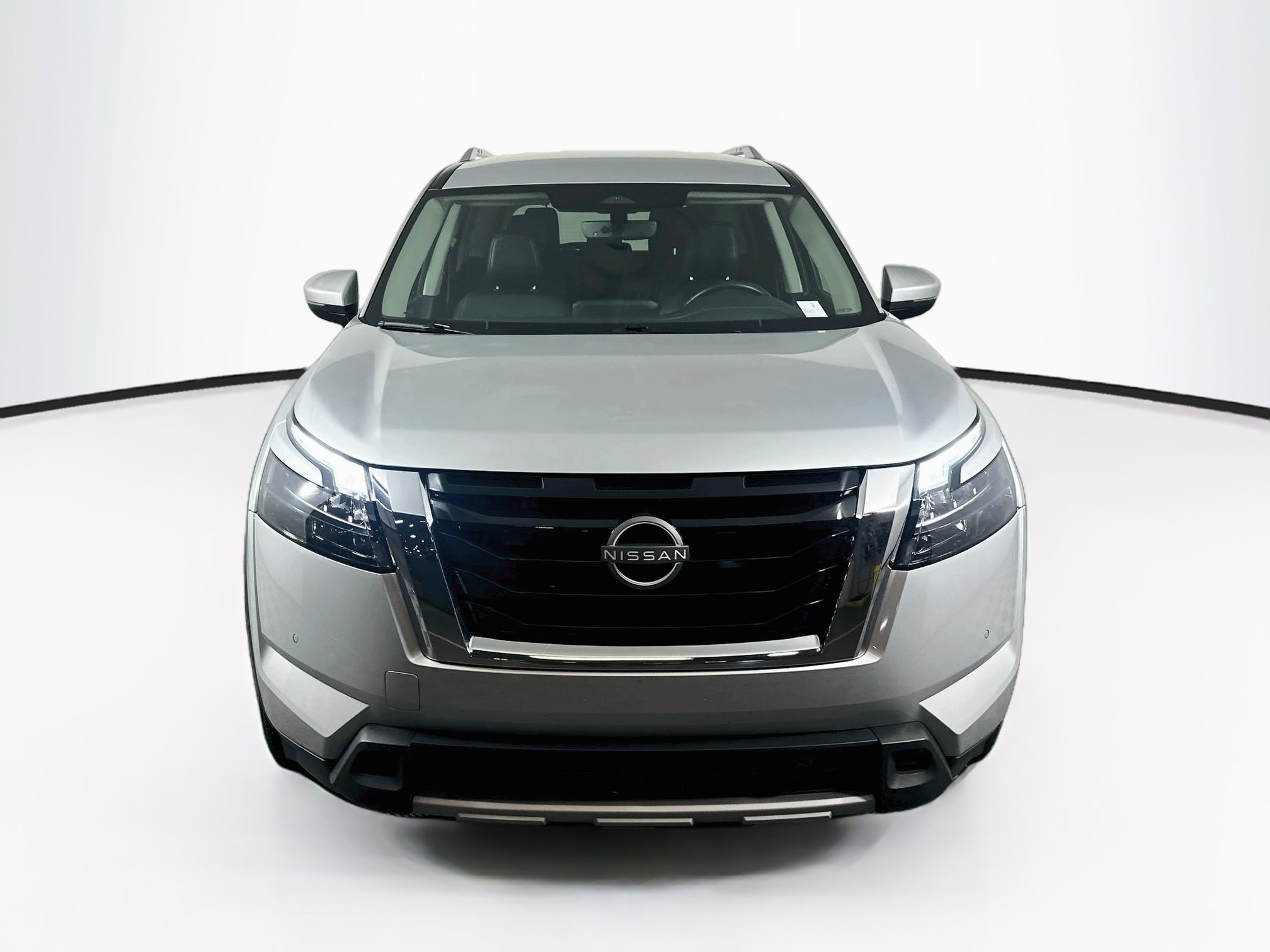 Used 2025 Nissan Pathfinder SL FWD image 2