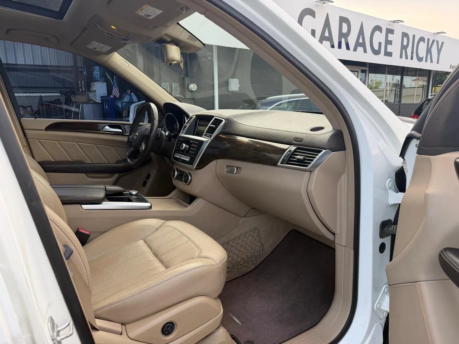 Used 2016 Mercedes-Benz GL 450 4MATIC w/ Premium I Package image 29