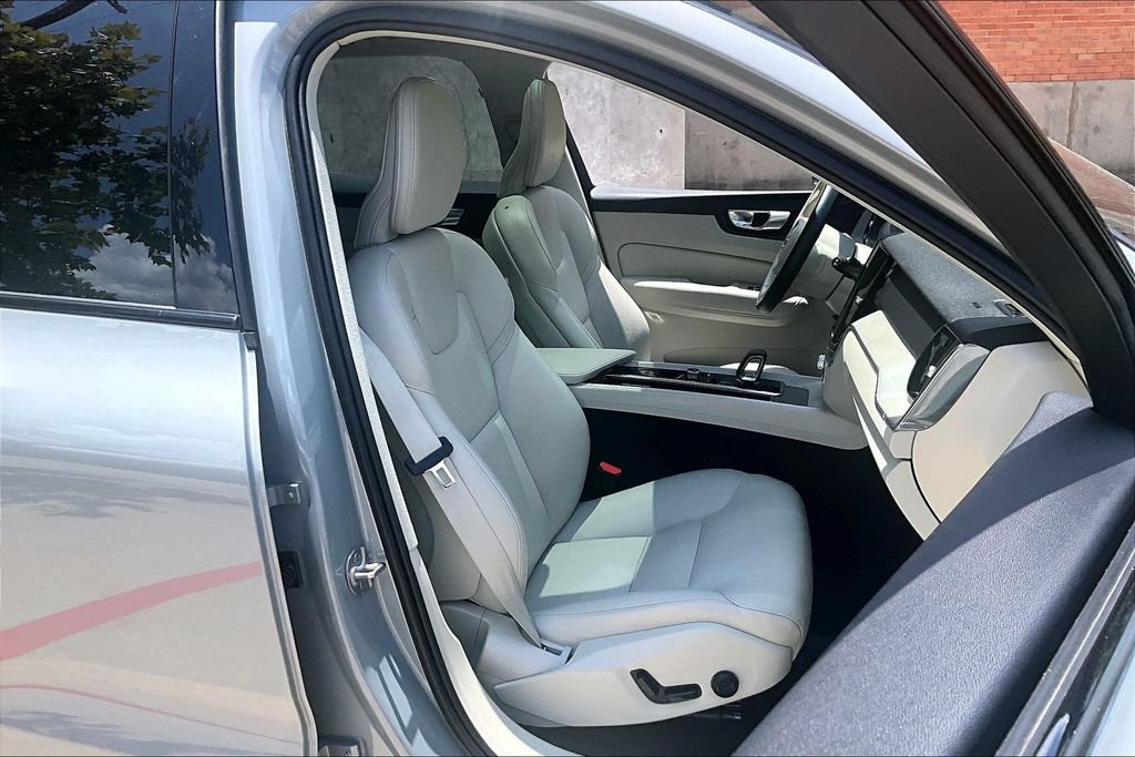 Certified 2024 Volvo XC60 B5 Plus w/ Protection Package Premier AWD/4WD image 10