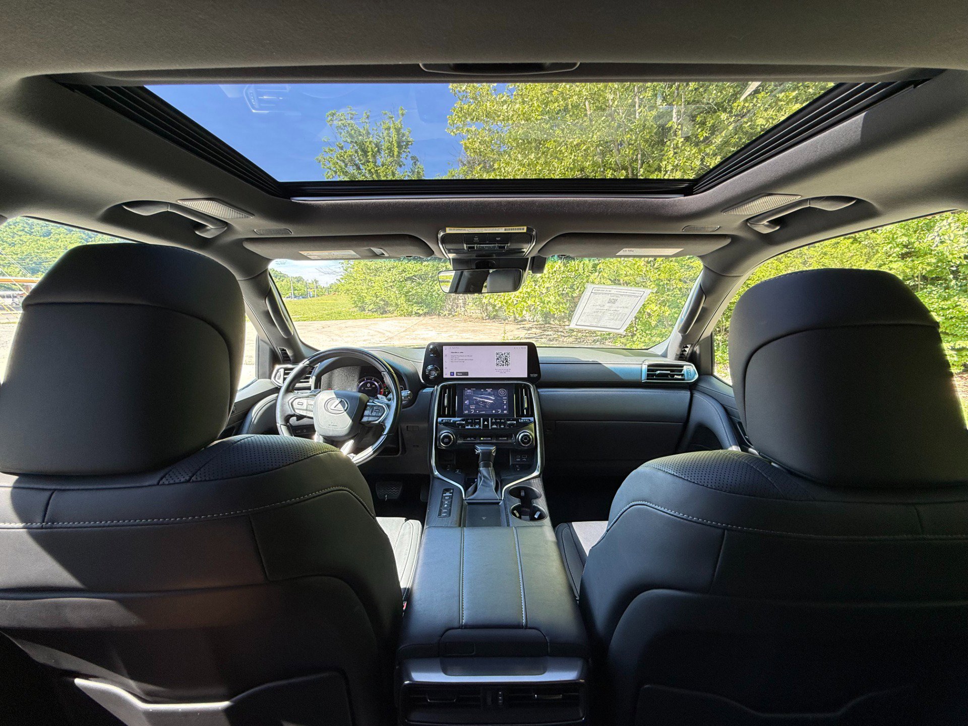 Used 2023 Lexus LX 600 4WD w/ Luxury Package image 31