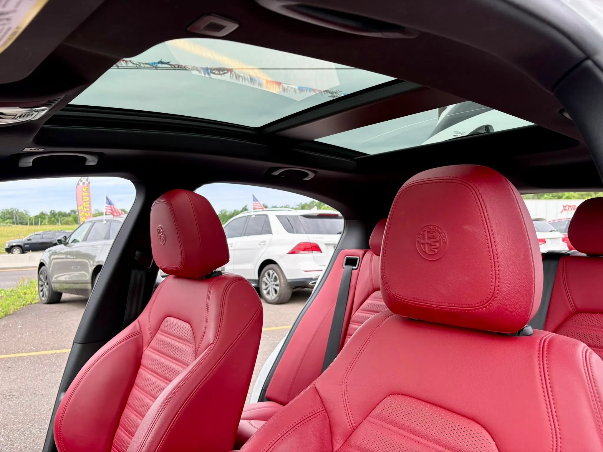 Used 2022 Alfa Romeo Stelvio Veloce AWD/4WD image 17