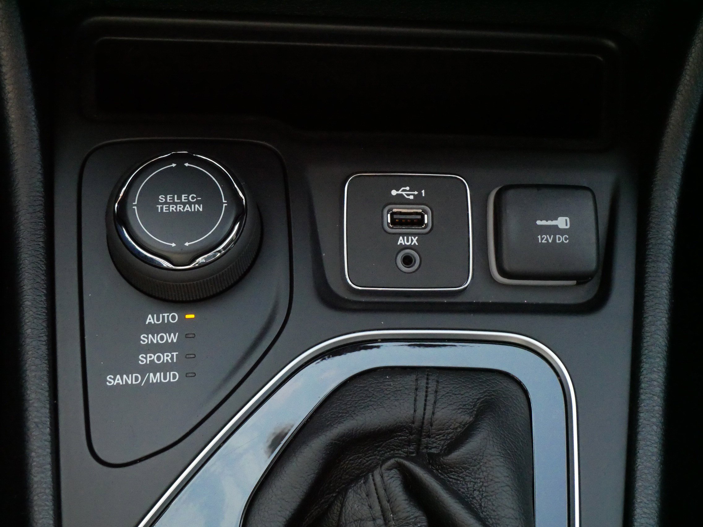 Used 2022 Jeep Cherokee Limited AWD/4WD image 27