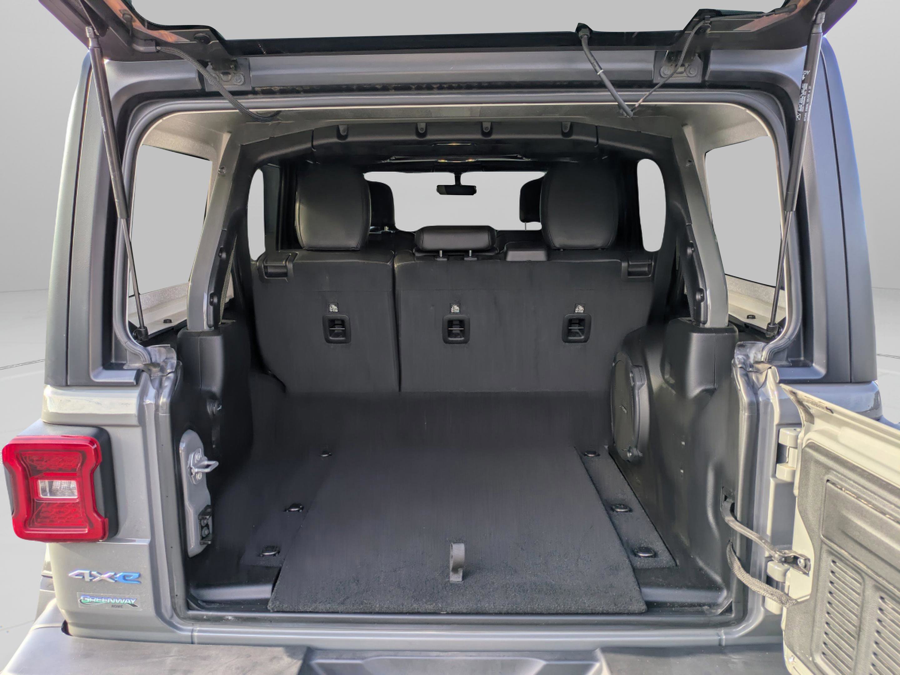 Used 2022 Jeep Wrangler Unlimited Sahara image 9