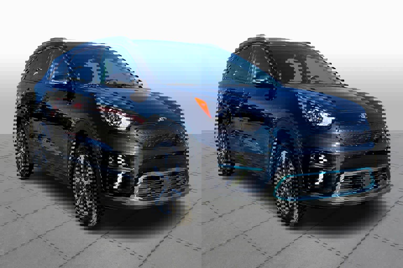 Used 2020 Kia Niro EX w/ Cold Weather Package image 2