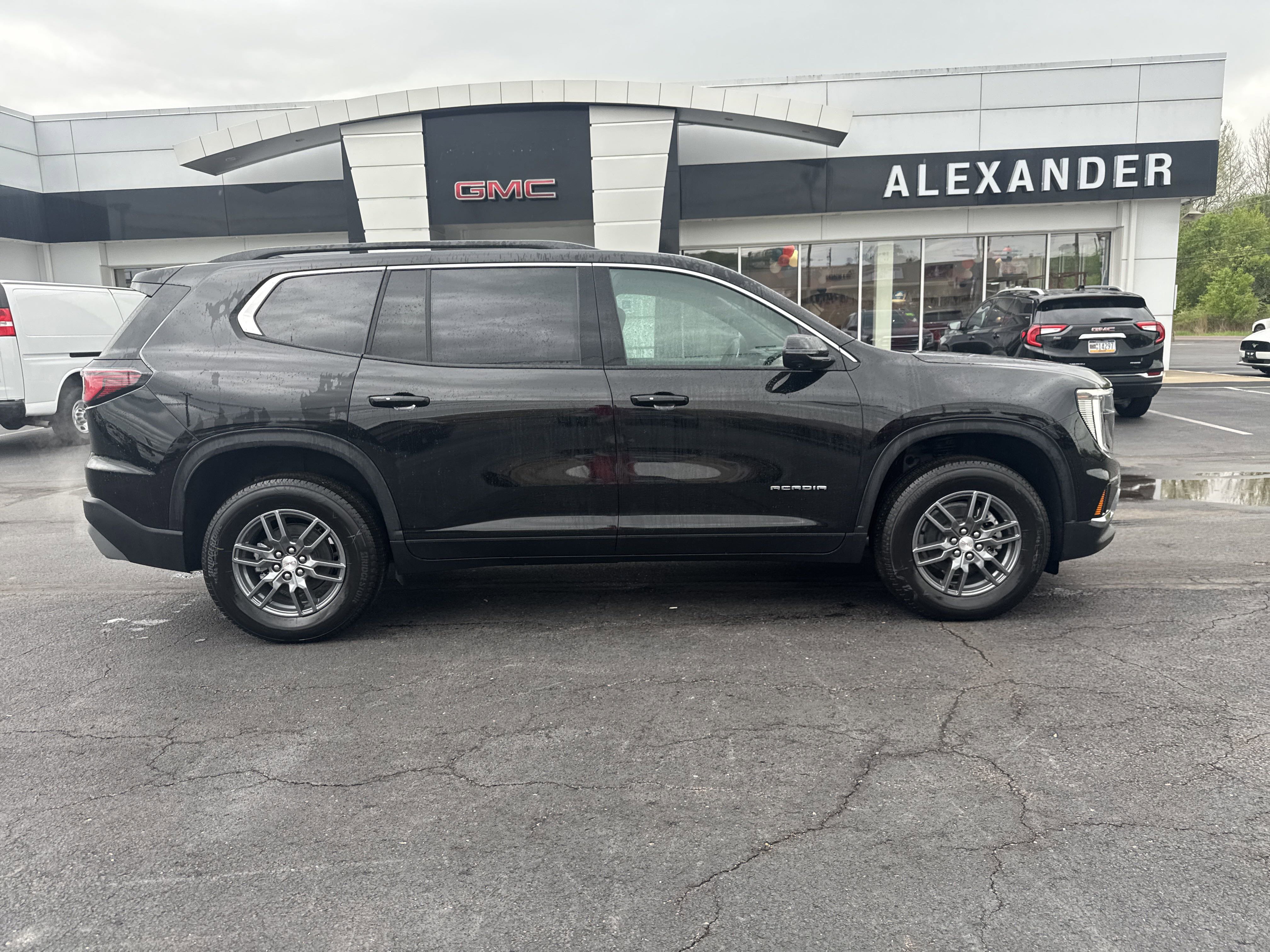 New 2025 GMC Acadia Elevation image 2