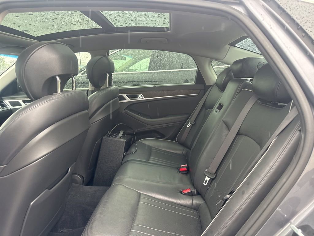 Used 2015 Hyundai Genesis 3.8 image 8