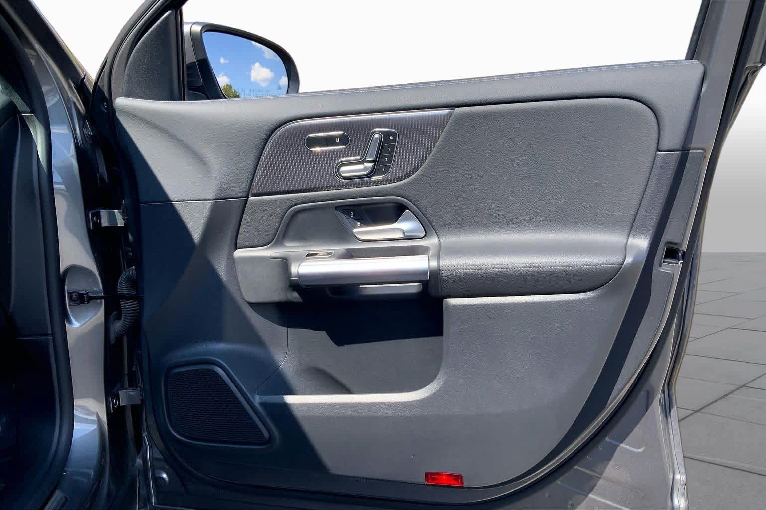 Used 2021 Mercedes-Benz GLA 250 4MATIC image 23
