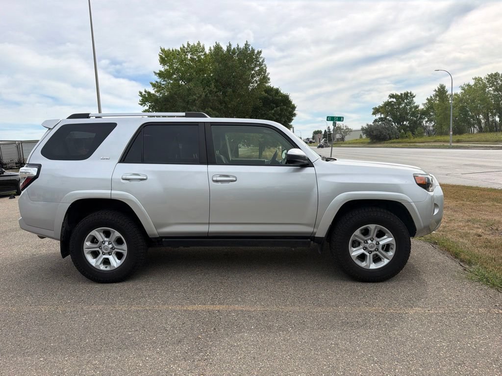 Used 2021 Toyota 4Runner SR5 AWD/4WD image 3