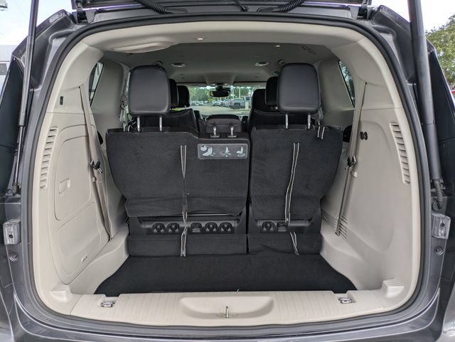 Used 2018 Chrysler Pacifica Limited w/ Advanced Safetytec Group FWD image 8