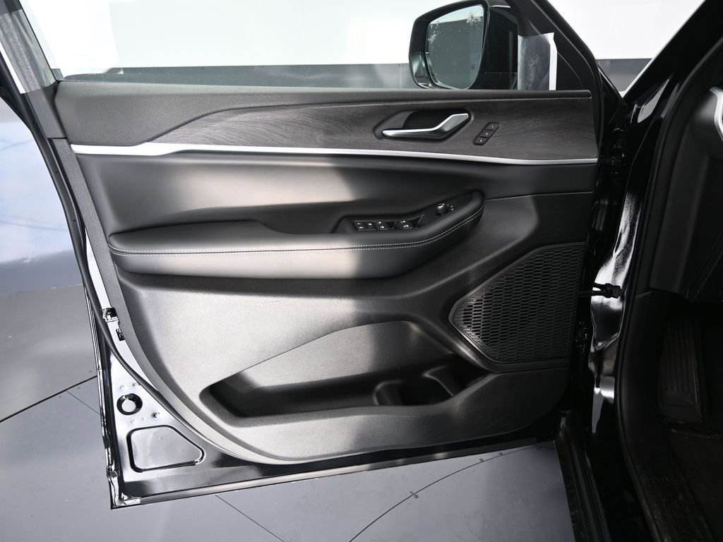 New 2025 Jeep Grand Cherokee Limited w/ Luxury Tech Group II image 19