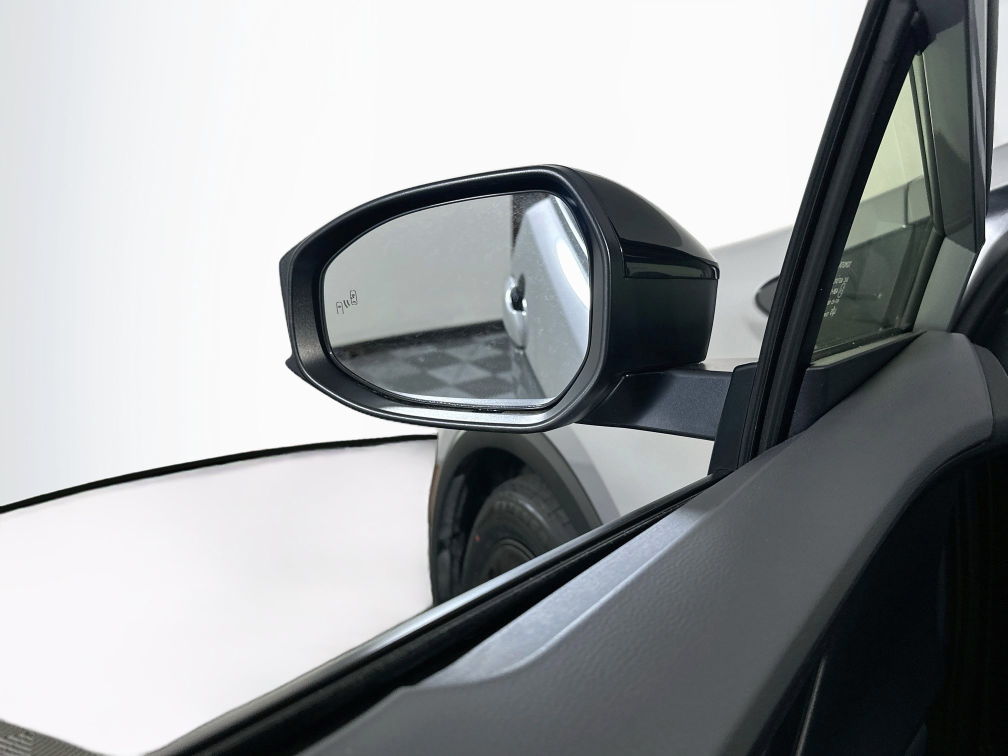 Used 2025 Toyota Prius LE FWD image 16