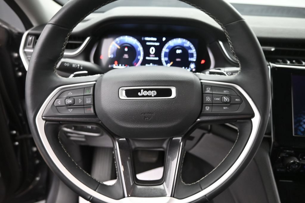 Used 2022 Jeep Grand Cherokee Laredo w/ Luxury Tech Group I AWD/4WD image 25