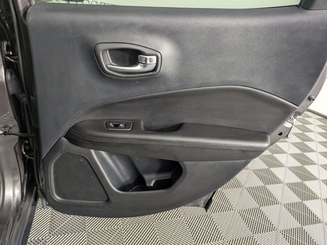 Used 2019 Jeep Compass Latitude AWD/4WD image 32