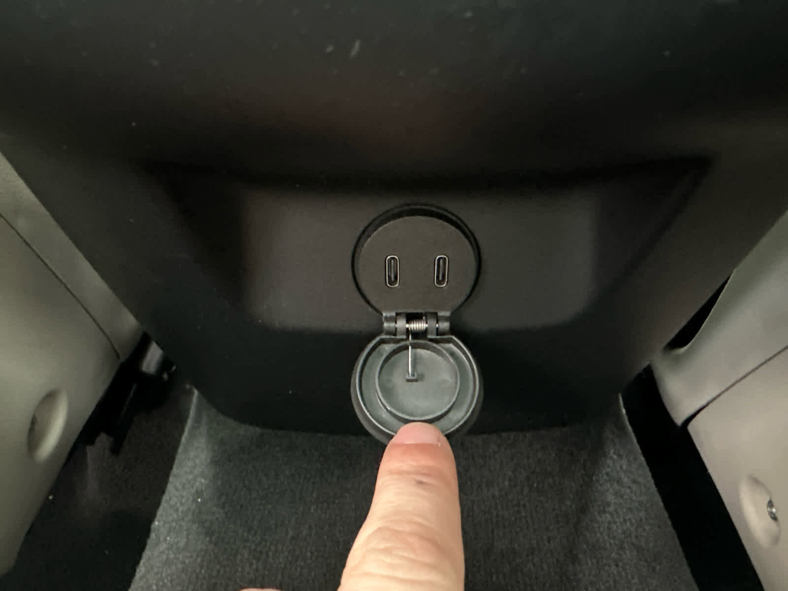 Used 2024 Volvo XC60 B5 Core w/ Climate Package image 27