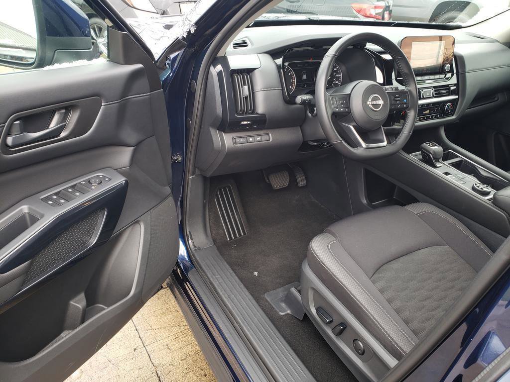 Certified 2025 Nissan Pathfinder SV image 19