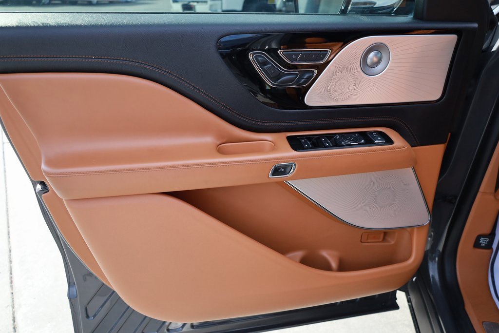 Used 2020 Lincoln Aviator Black Label image 10