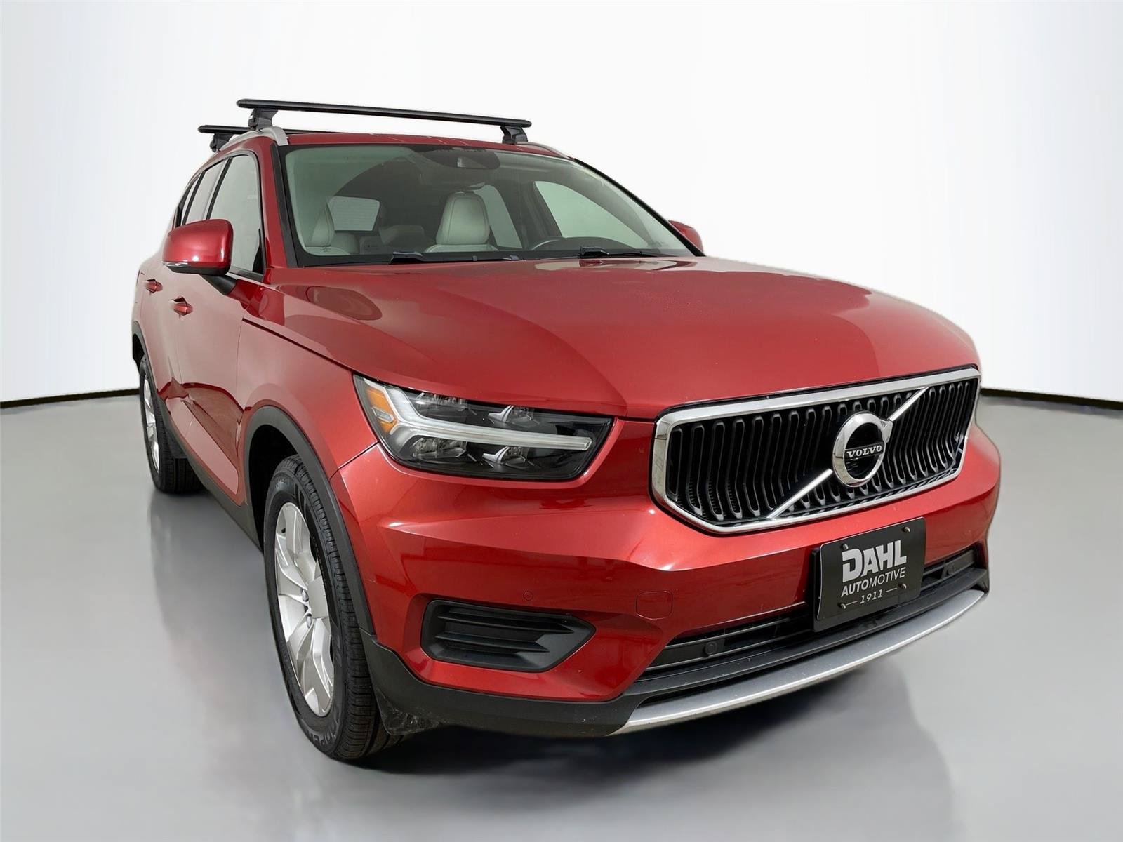Used 2020 Volvo XC40 T5 Momentum w/ Protection Package Premier AWD/4WD image 1