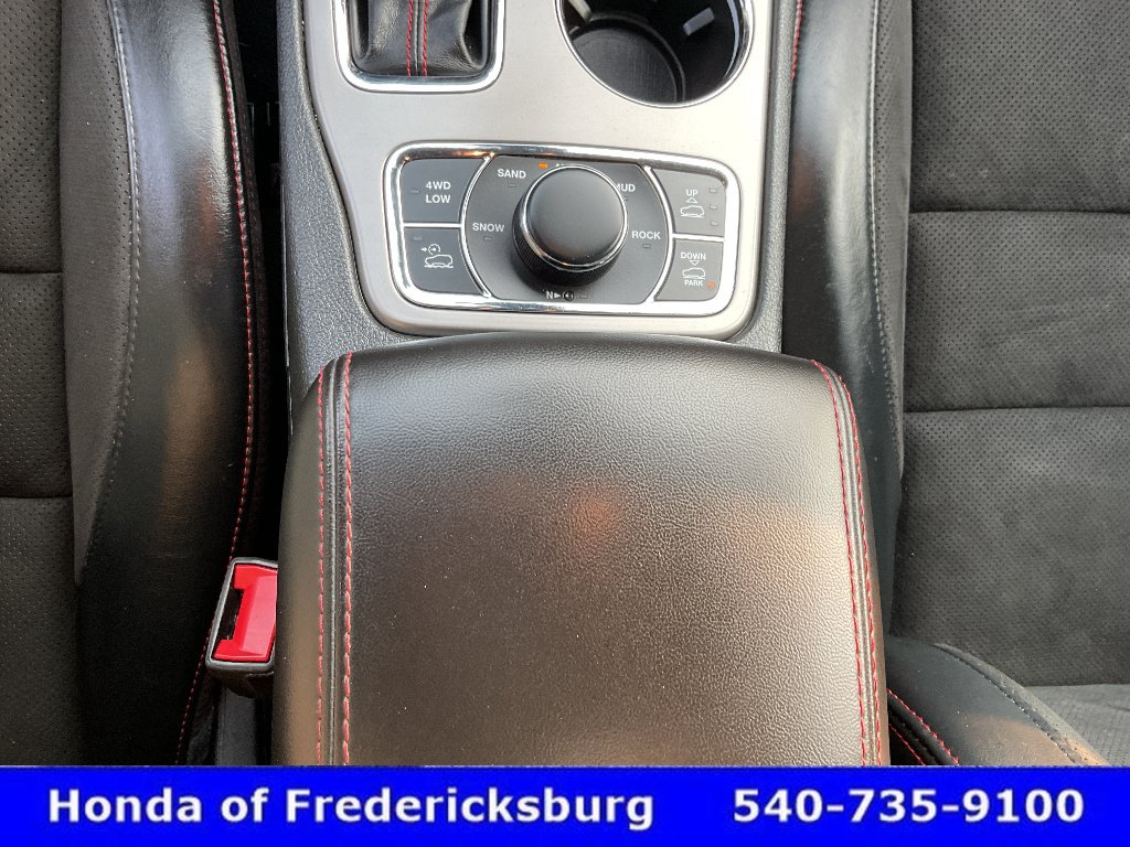 Used 2021 Jeep Grand Cherokee Trailhawk w/ Premium Lighting Group AWD/4WD image 39