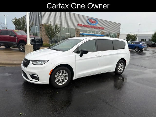 Used 2025 Chrysler Pacifica Select FWD image 9