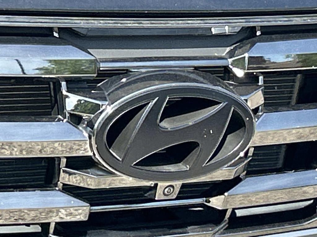 Certified 2025 Hyundai Tucson Limited AWD/4WD image 10