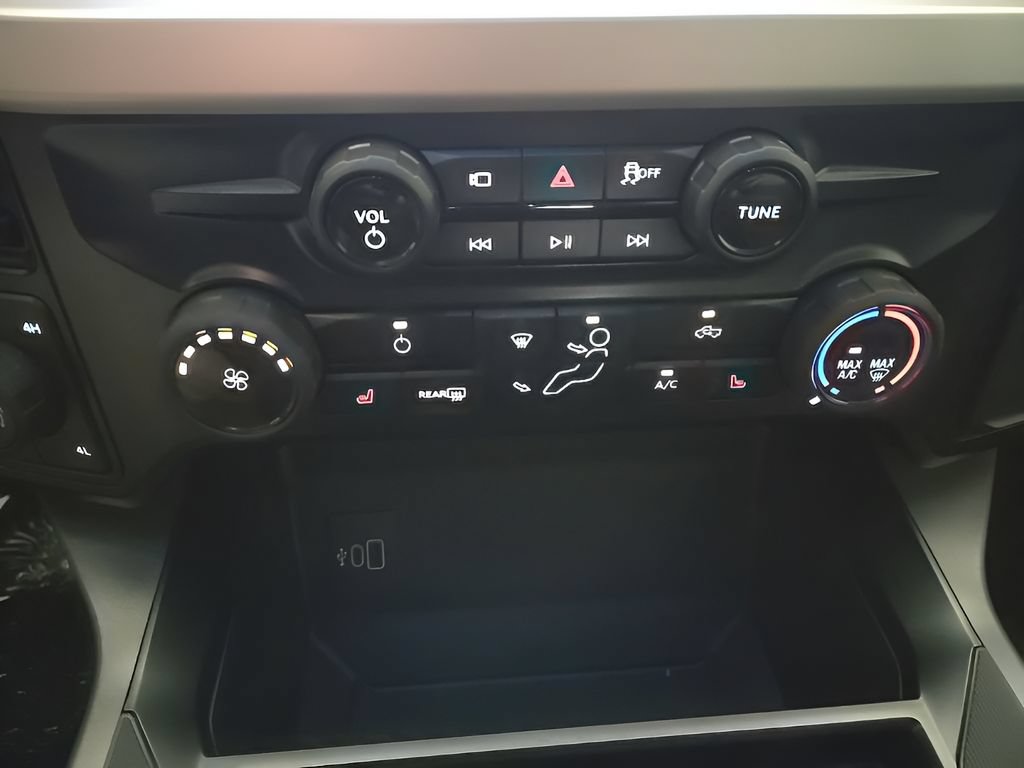 New 2026 Ford F250 XLT w/ XLT Premium Package AWD/4WD image 14