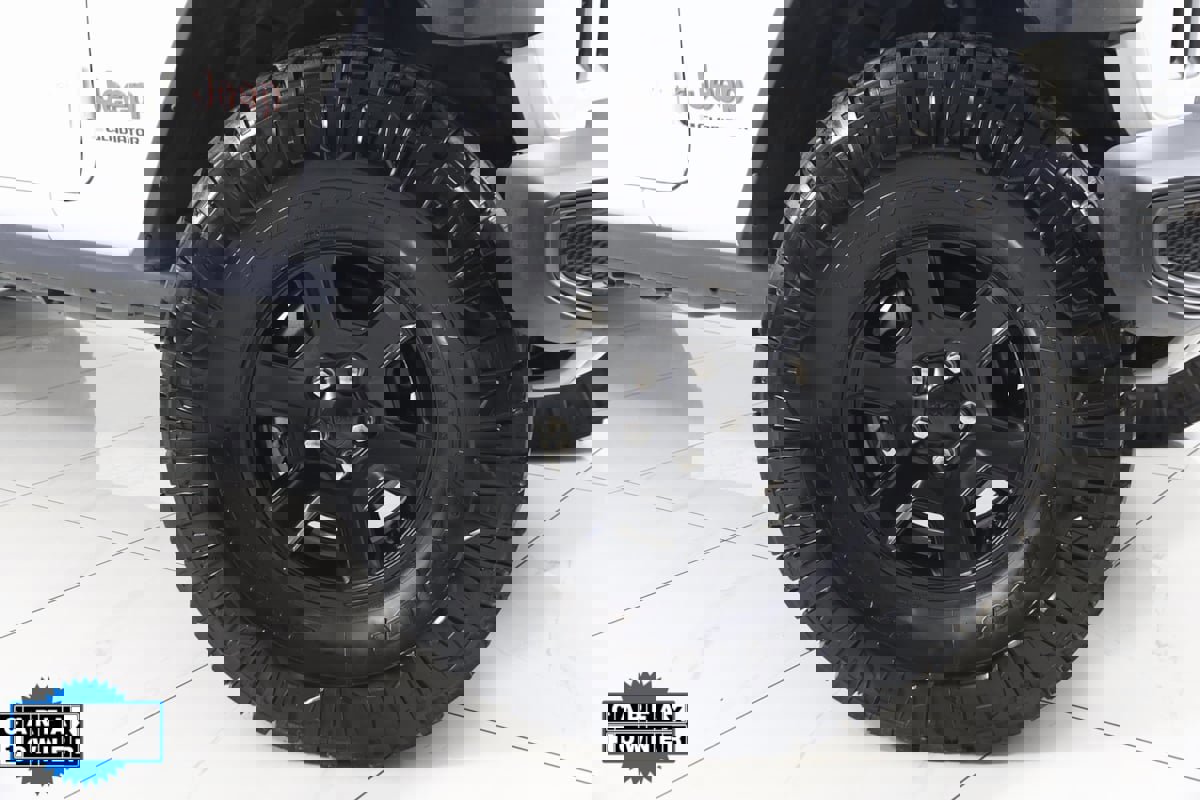 Used 2023 Jeep Gladiator Mojave w/ Cold Weather Group image 15