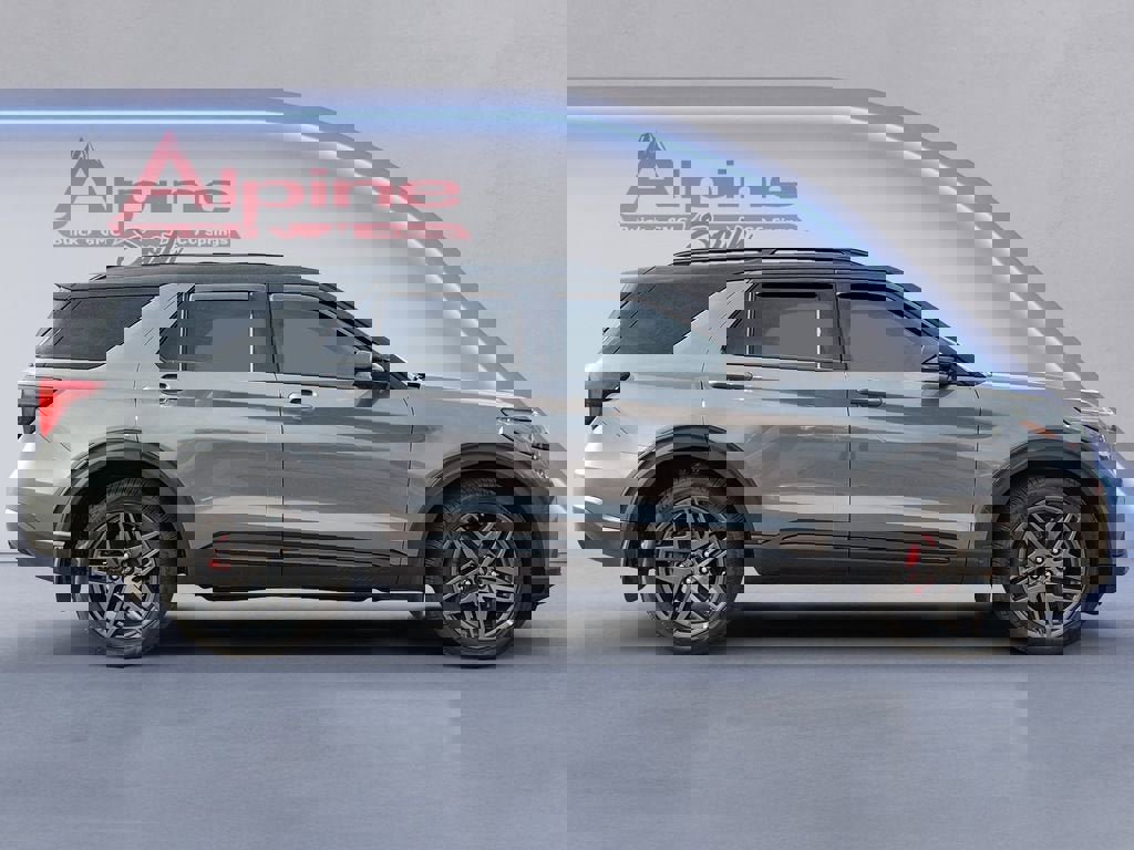 Used 2025 Ford Explorer ST image 6