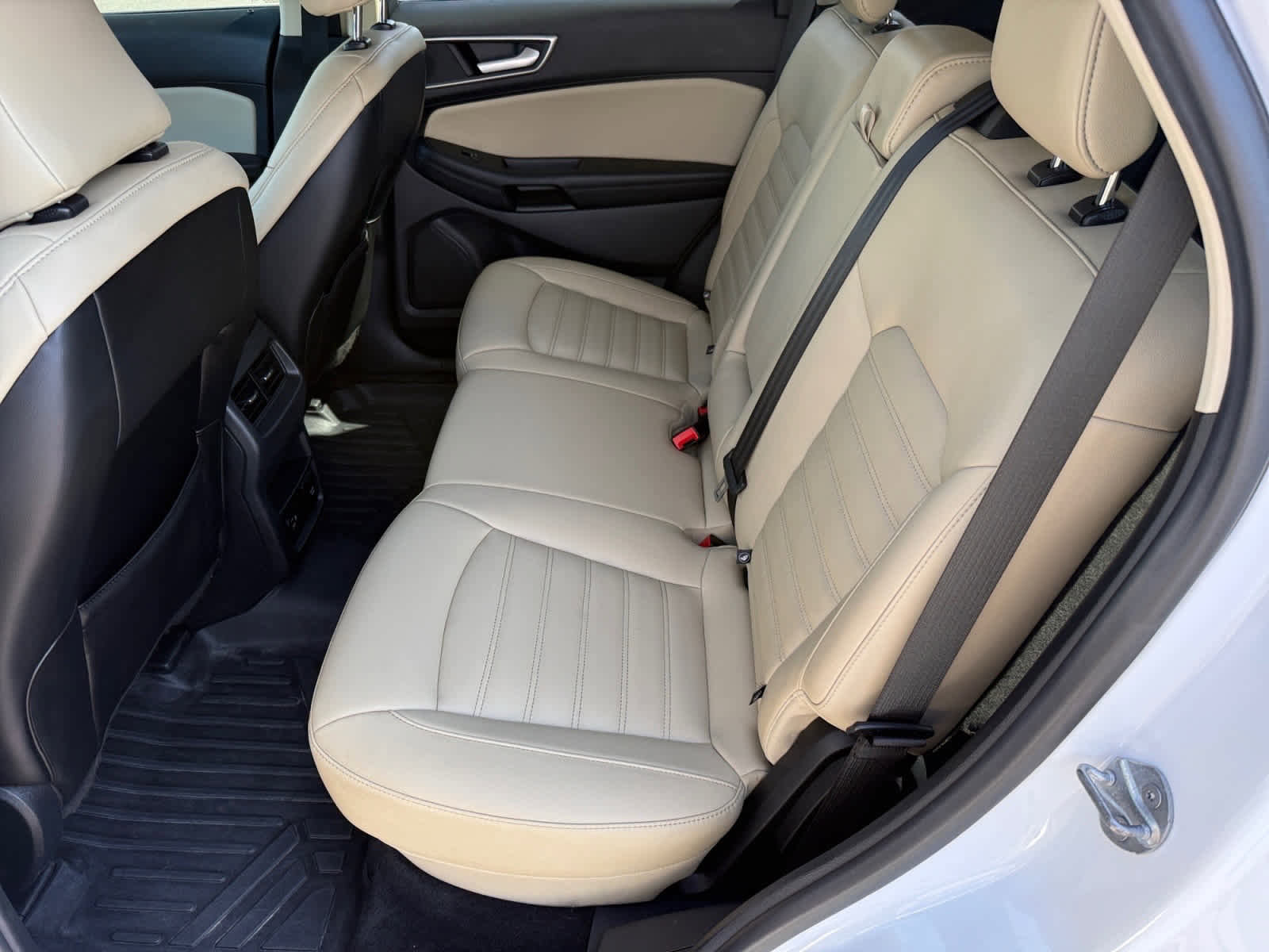 Used 2021 Ford Edge SEL w/ Convenience Package image 11