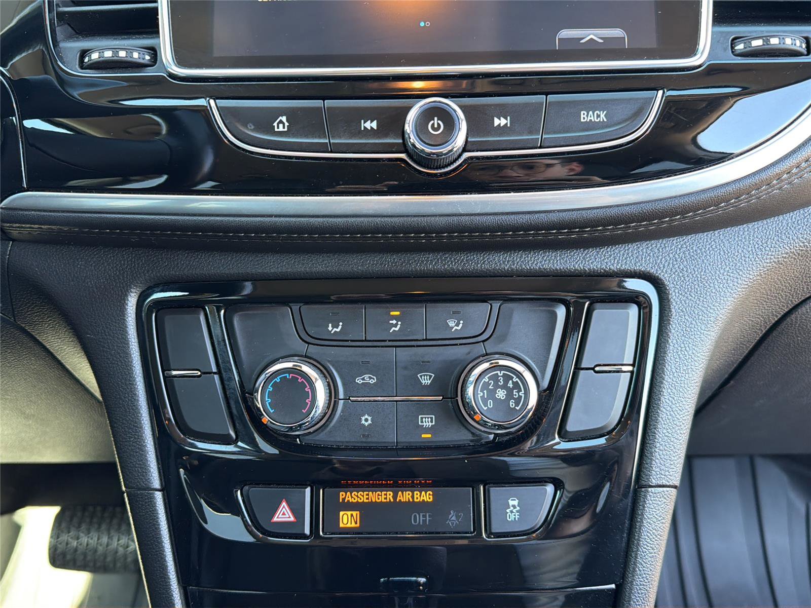 Used 2019 Buick Encore Preferred AWD/4WD image 18