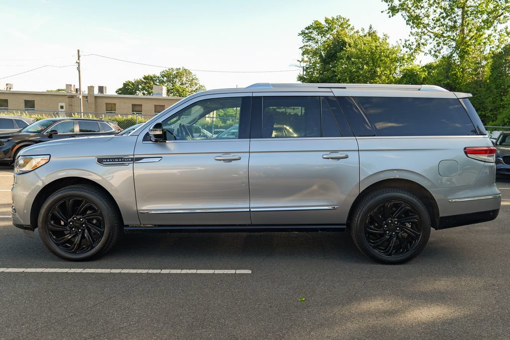 Used 2023 Lincoln Navigator L Reserve AWD/4WD image 4