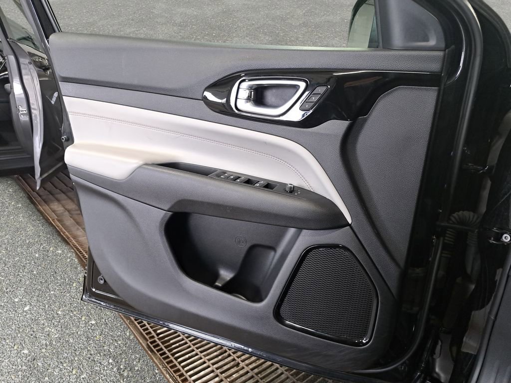 Certified 2023 Jeep Compass Limited w/ Elite Group AWD/4WD image 29