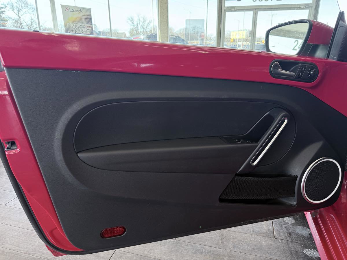 Used 2013 Volkswagen Beetle 2.5 image 25