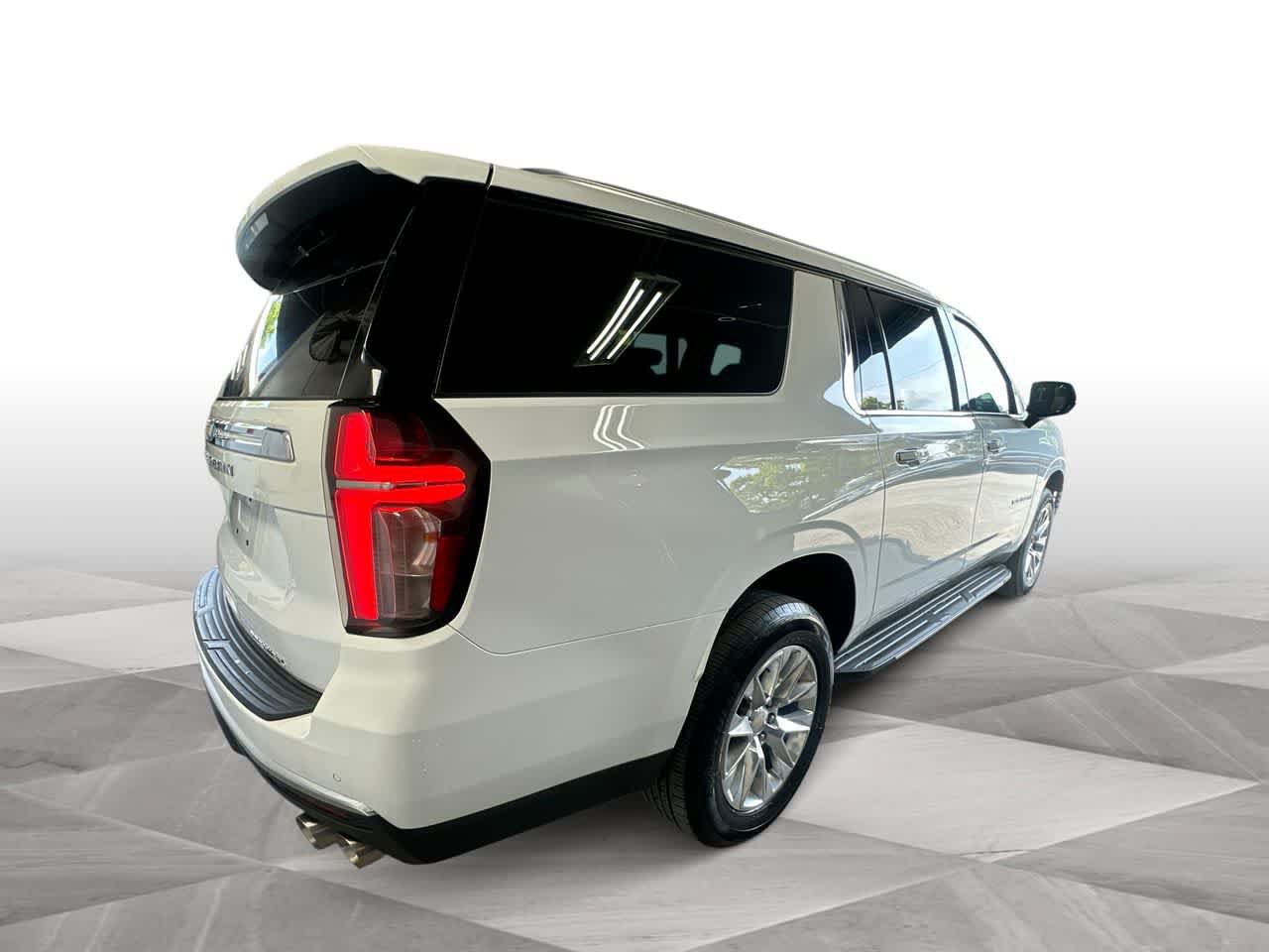 Used 2024 Chevrolet Suburban Premier RWD image 8